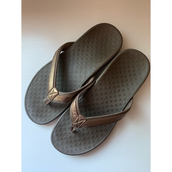 Vionic Women’s Bronze Sandals Size 9 - Picture 1 of 4